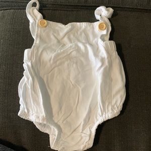 Baby Boy/girl close color white in really good condition